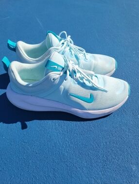 Nike Women’s Light Aqua/Teal Running Sneakers